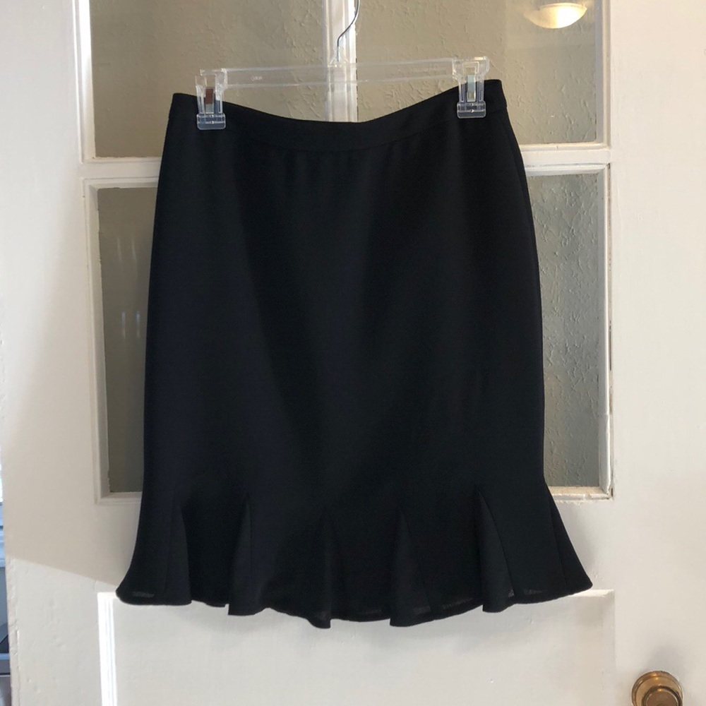 ✨EUC✨ INC • Black Circle Hem Midi Skirt